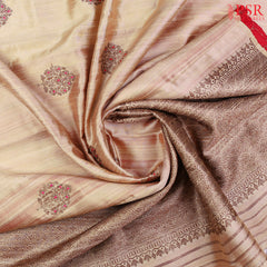 PSR Silks proudly presents a regal Beige&nbsp;Banaras Jute Silk Saree, paired with a rich Red combination.