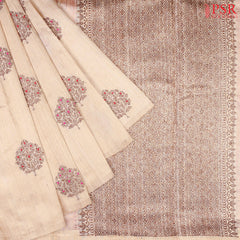 PSR Silks proudly presents a regal Beige&nbsp;Banaras Jute Silk Saree, paired with a rich Red combination.