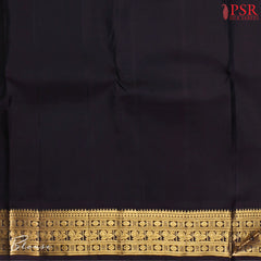 This Cream White & Black Kanchipuram Silk Saree from PSR Silk Sarees is a timeless masterpiece from the Smartika Kanjivaram collection.