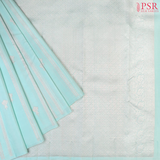 This Heavenly Blue Kanchipuram Silk Saree from PSR Silk Sarees is a mesmerizing addition to the "Smartika Kanjivaram" collection.