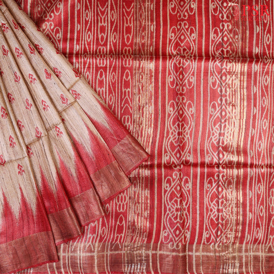 Elevate your elegance with our Latte Beige Ghicha Khadi Tussar Silk Saree, exquisitely paired with Dark Red hues