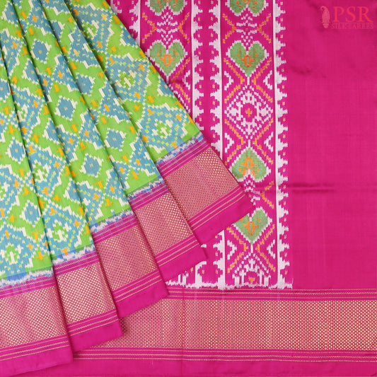  This Parrot Green &amp; Magenta Pink Pochampally Silk Saree from PSR Silk Sarees is a stunning embodiment of heritage and vibrance.