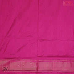  This Parrot Green &amp; Magenta Pink Pochampally Silk Saree from PSR Silk Sarees is a stunning embodiment of heritage and vibrance.