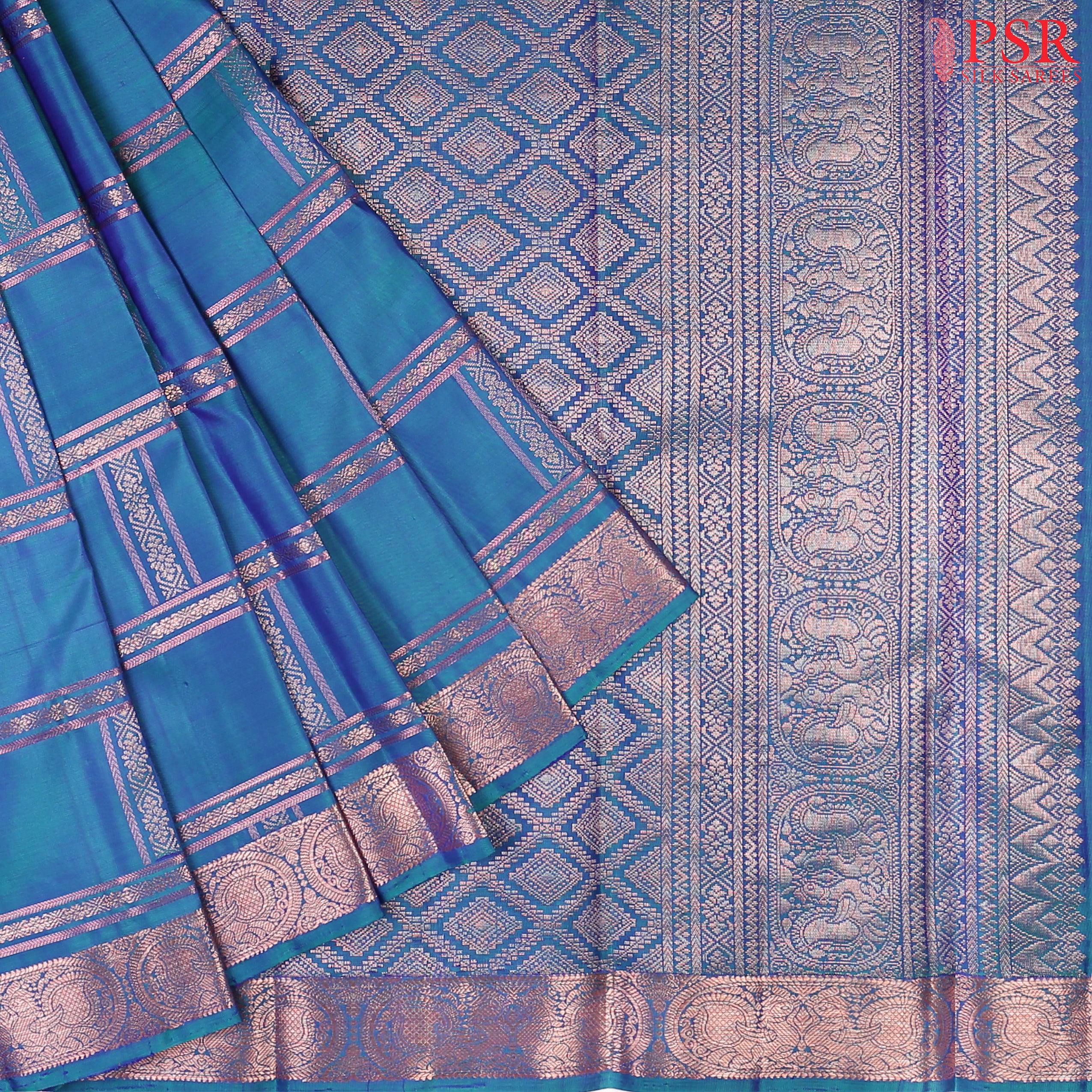 Step into timeless sophistication with our Peacock Blue Soft Silk Saree, beautifully contrasted with a vibrant Hot Pink combination. 