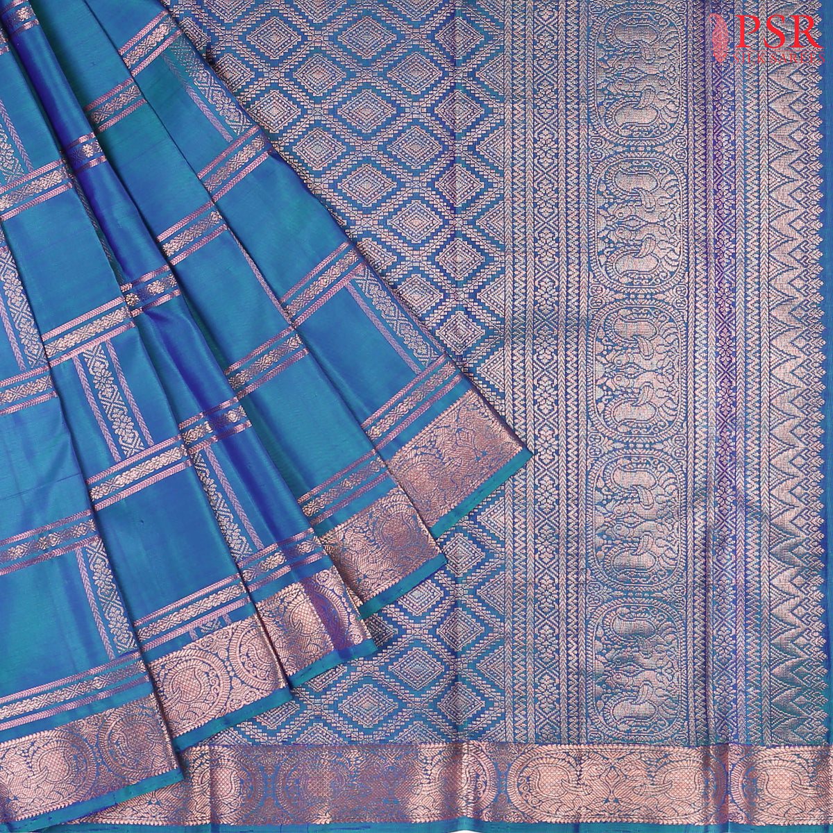 Step into timeless sophistication with our Peacock Blue Soft Silk Saree, beautifully contrasted with a vibrant Hot Pink combination. 