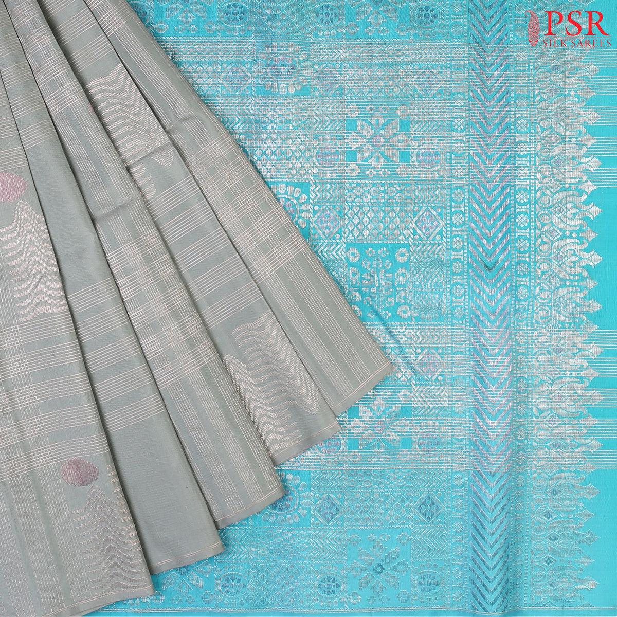 Drape yourself in contemporary grace with our&nbsp;Olive Mist Soft Silk Saree, beautifully contrasted with a&nbsp;vibrant Light Electric Blue hue.